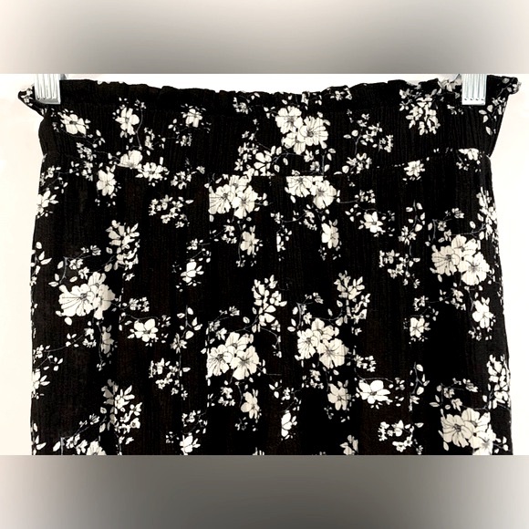 Excellent Condition, Lulus "Loves the Sun Black Floral Print Wide Leg Pant, Sz S - Picture 4 of 13